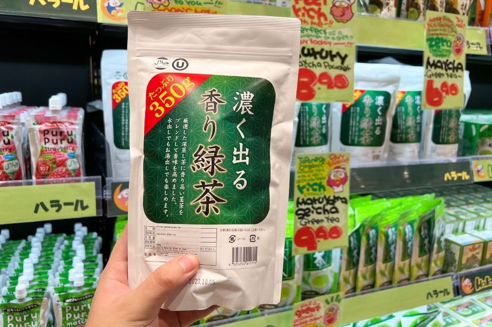 The organic matcha powder (S$9.90) is a popular item on the racks at the Halal section - stash on these before they run out! 